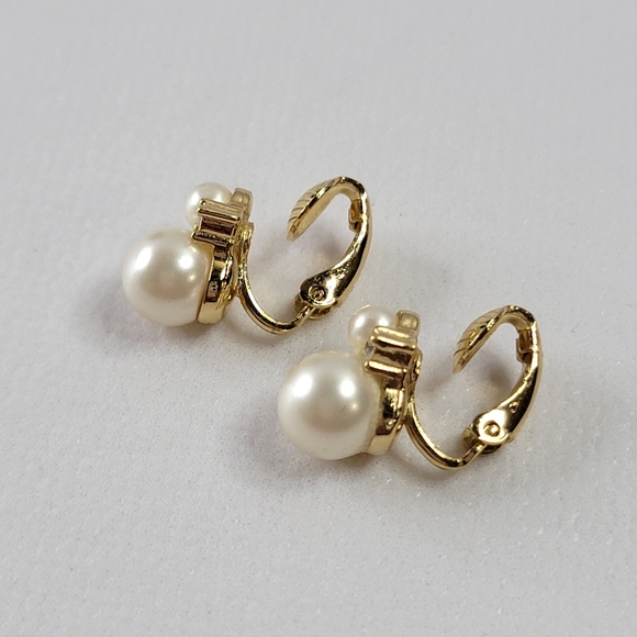 CHRISTIAN DIOR Pearl Rhinestone Gold Tone Clip Earrings - Picture 8 of 9